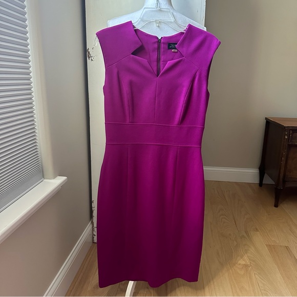 Tahari Dresses & Skirts - Tahari Sheath Dress